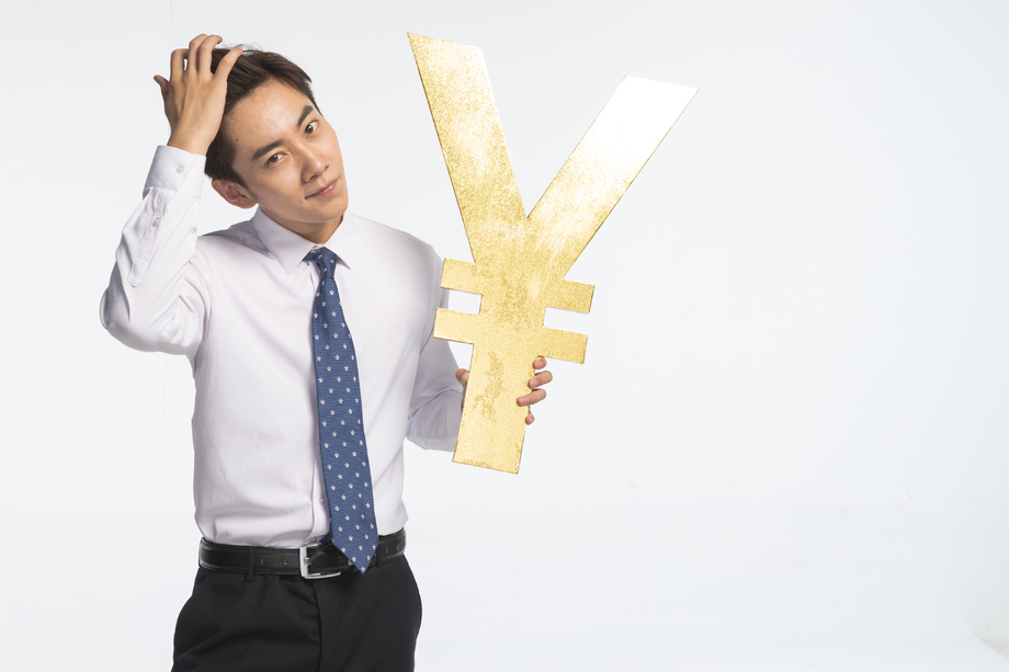 商务青年男人拿着人民币符号 商务青年男人拿着人民币符号