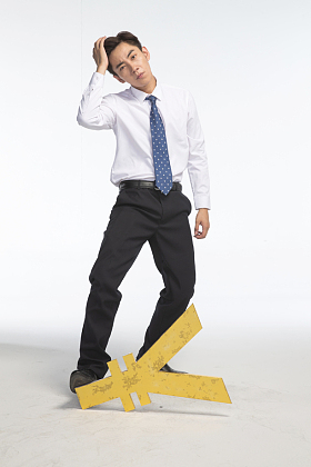 商务青年男人理财