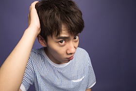 爱美的年轻男人