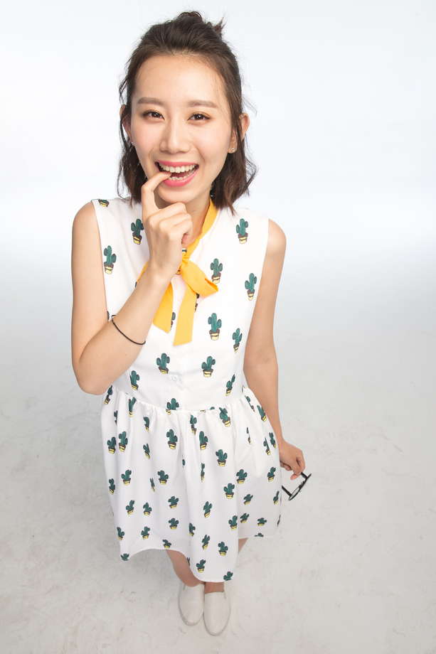 可爱的青年女人照片