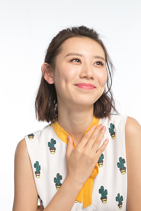 漂亮的年轻女孩照片