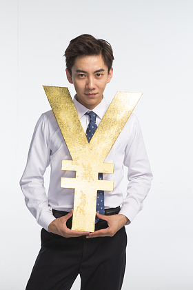 商务青年男人理财