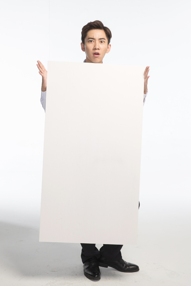 商务青年男人和白板照片