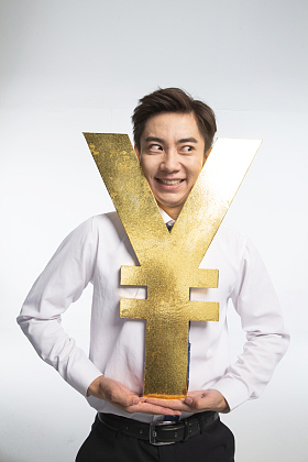 商务青年男人理财