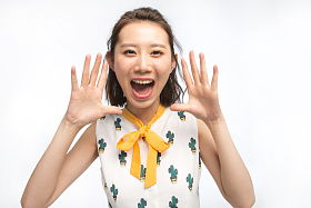 青年女人呼喊照片