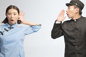 复古青年男女大喊