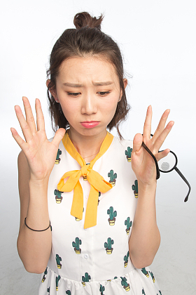 漂亮的年轻女孩图片