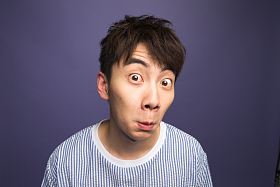 震惊的青年男人图片