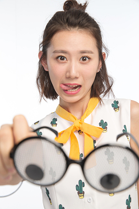 漂亮的年轻女孩照片