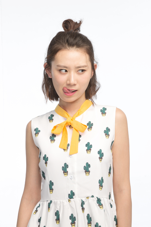 可爱的青年女人照片
