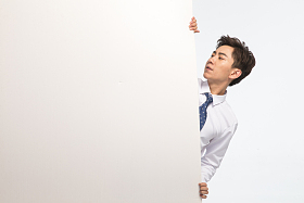 商务青年男人拿着白板