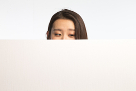 商务青年女人和白板图片