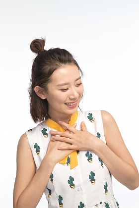 漂亮的年轻女孩图片