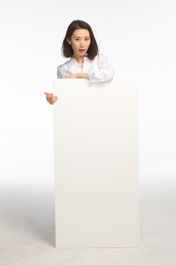 商务青年女人和白板图片