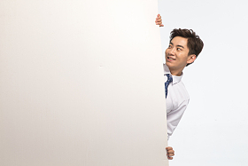 商务青年男人拿着白板