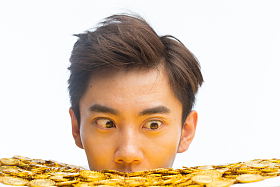青年男人和金
