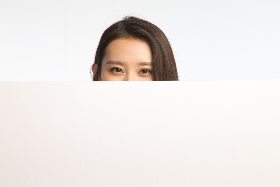 商务青年女人和白板