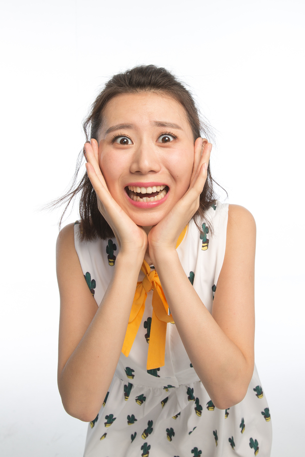 青年女人手捂脸 青年女人手捂脸