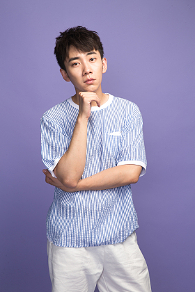 帅气的青年男人