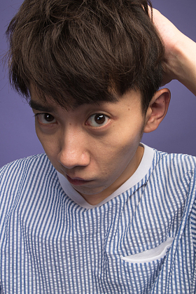 爱美的年轻男人图片