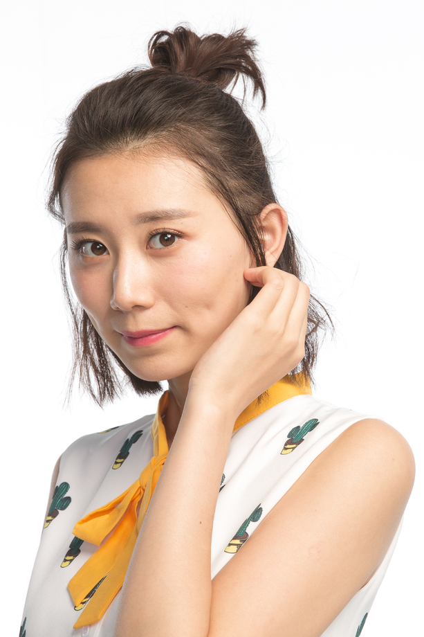 漂亮的年轻女孩照片
