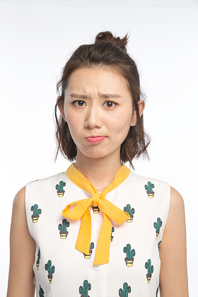 漂亮的年轻女孩图片