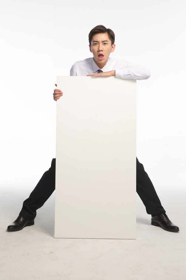 商务青年男人和白板