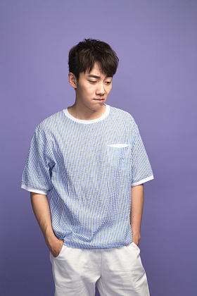 帅气的青年男人