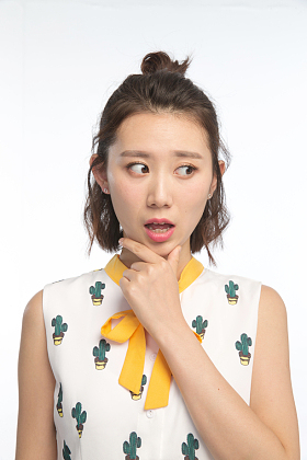 漂亮的青年女人照片