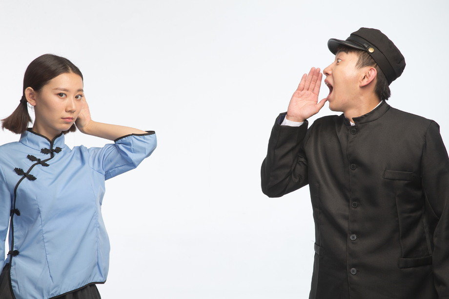 复古青年男女大喊图片 复古青年男女大喊图片