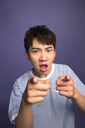 帅气的青年男人