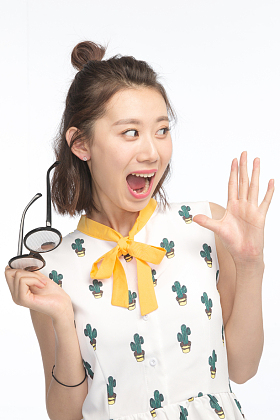 漂亮的年轻女孩照片