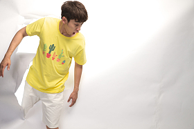 表情震惊的青年男人