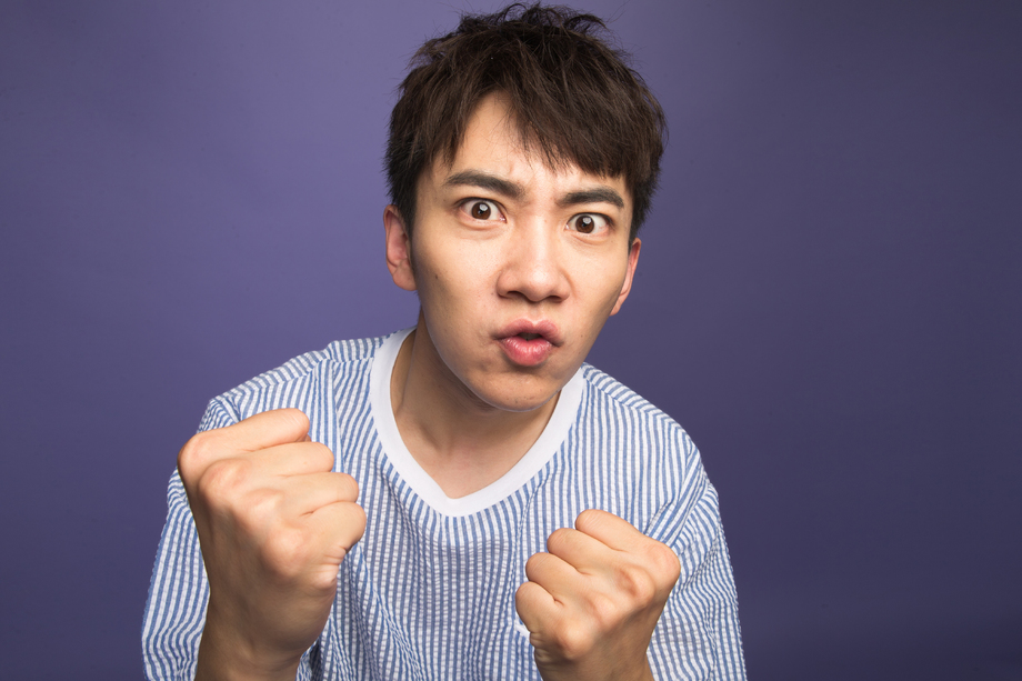 激动的青年男人照片 激动的青年男人照片