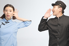 复古青年男女大喊