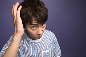 爱美的年轻男人图片