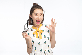 青年女人呼喊