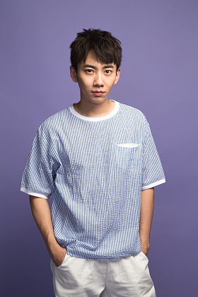 帅气的青年男人