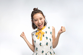 漂亮的年轻女孩图片