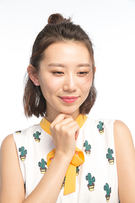 漂亮的年轻女孩图片