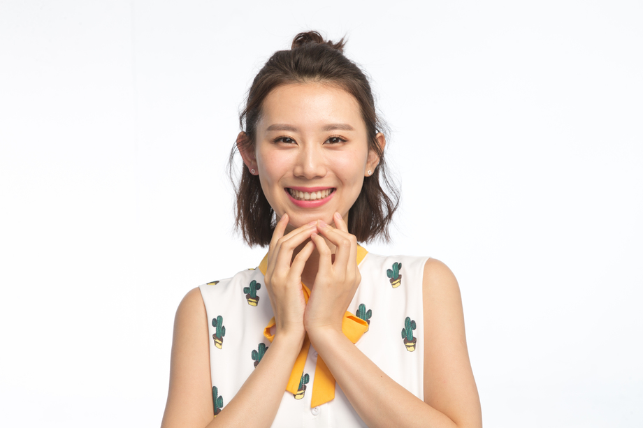 漂亮的年轻女孩照片