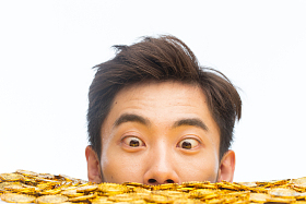 青年男人和金