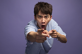 帅气的青年男人