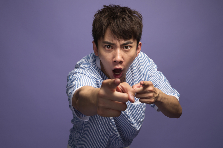 帅气的青年男人