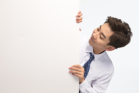 商务青年男人拿着白板