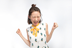 青年女人尖叫图片