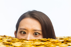 青年女人和金