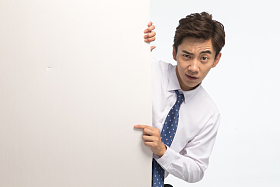 商务青年男人拿着白板