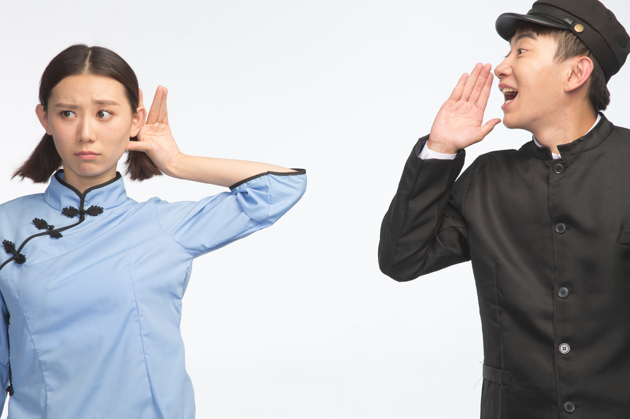 复古青年男女大喊图片 复古青年男女大喊图片