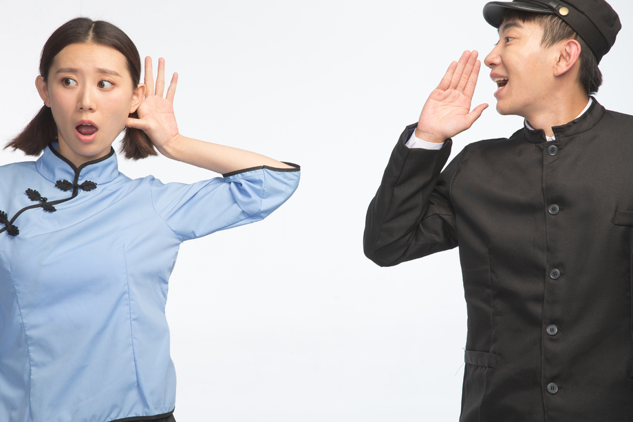 复古青年男女大喊图片 复古青年男女大喊图片